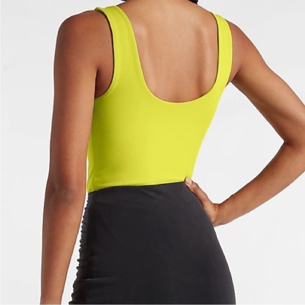 Express Body Contour Scoop Neck Bodysuit in Lemon Lime. Size XS - Picture 3 of 13